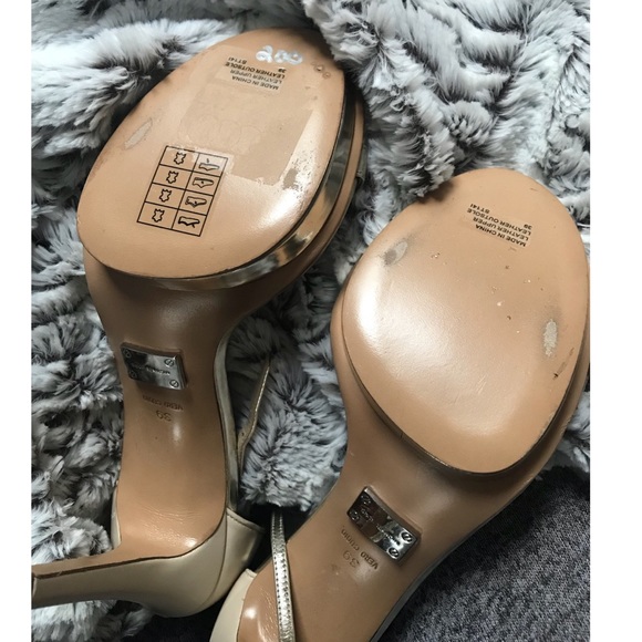 Gorgeous Michael Kors platform heels (orig. $450) - Picture 5 of 8